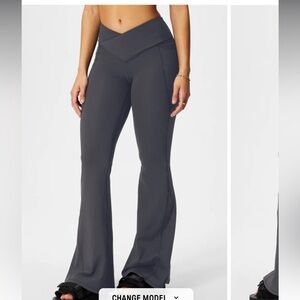 Fabletics XL Charcoal Luxe Flare Pant | Cute Athletic 12-14 Flare Pant